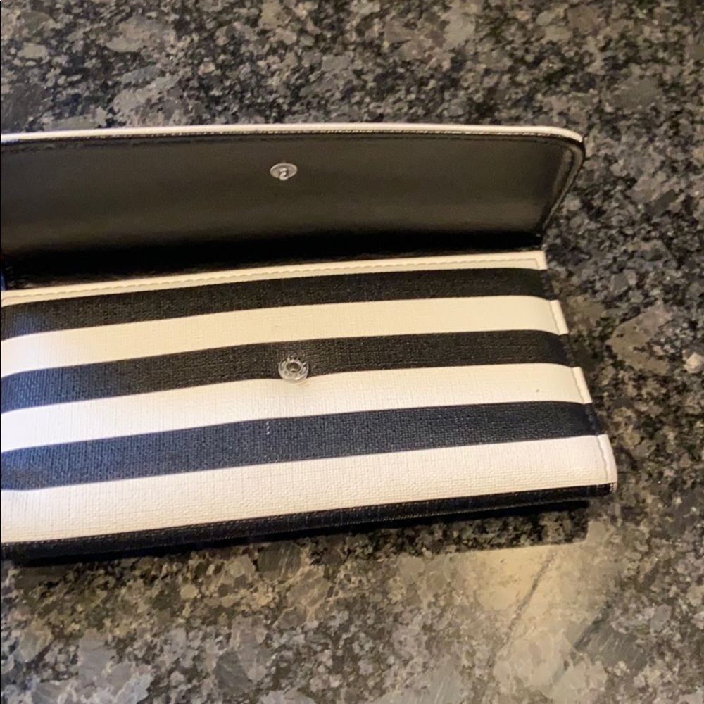 Wallet - Picture 2 of 5